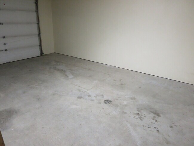 Building Photo - Lauesen Ave.