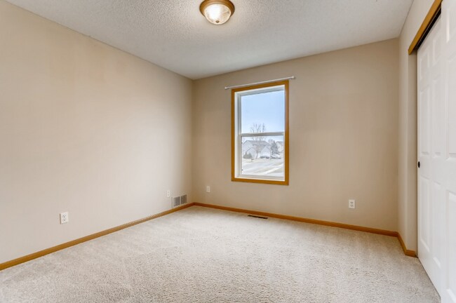 Building Photo - 7586 Inland Ln N
