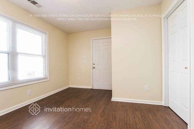 Building Photo - 855 Simon Ive Dr
