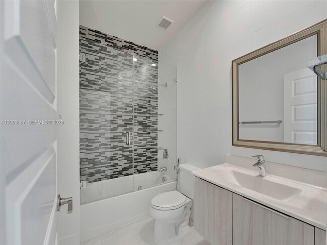 Building Photo - 10500 NW 78th Terrace