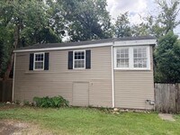 Building Photo - 109 S Carlen St