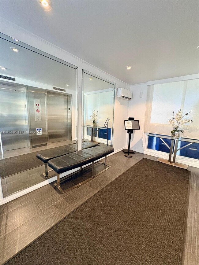 Building Photo - 20500 W Country Club Dr