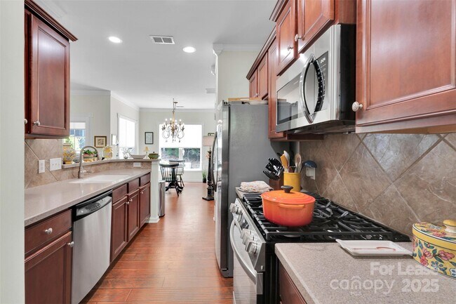 Building Photo - 28112 Song Sparrow Ln