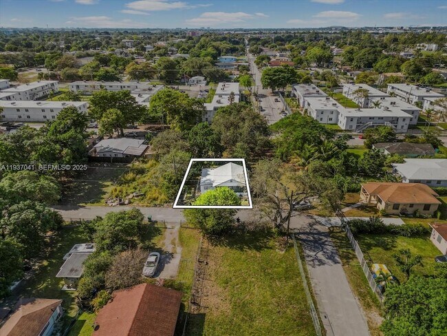 Building Photo - 6318 NW 19th Ct