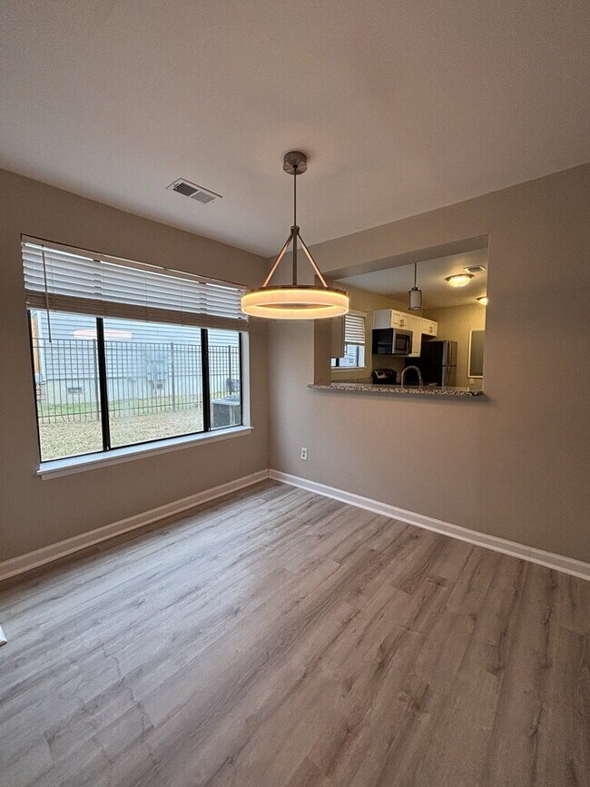 Building Photo - 8483 Yadkin Cir