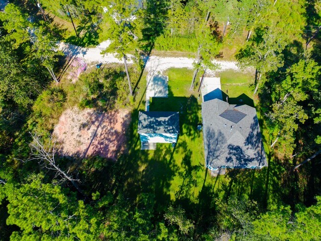 Building Photo - 15629 Holly Dr