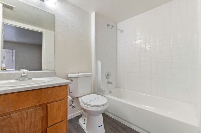 Building Photo - Move In Special of $400 off First Month’s Rent - Bright & Open 2 Bed, 2 Bath Condo in Las Vegas