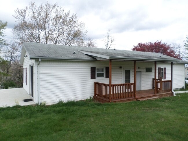 Building Photo - 465 Underwood St
