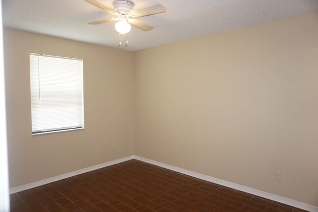 Building Photo - 3 Bedroom 2 Bathroom with Bonus Room