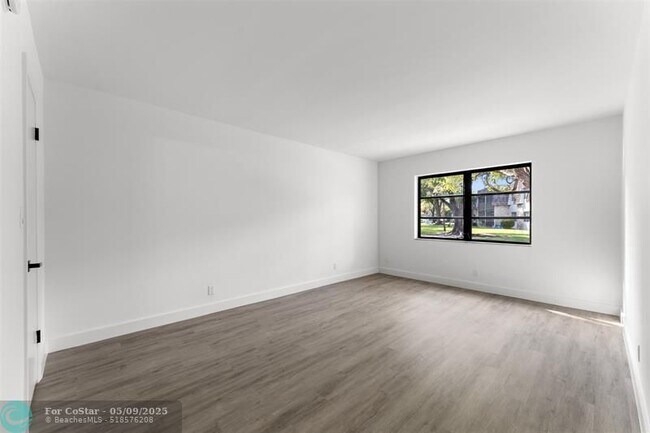 Building Photo - 3105 Oakland Shores Dr
