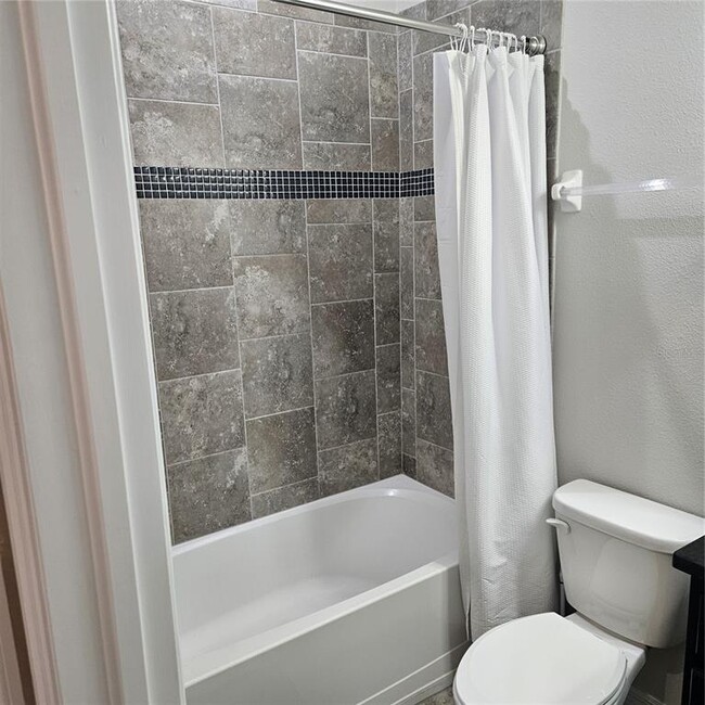 Building Photo - 8259 Enclave Way