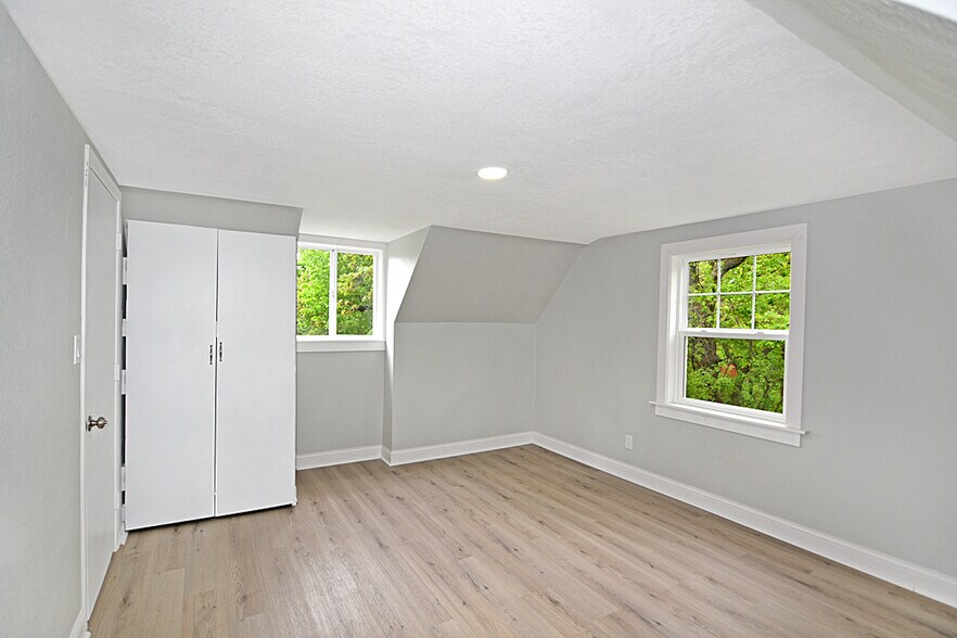 Main upper Bedroom - 32584 River Vista Ln