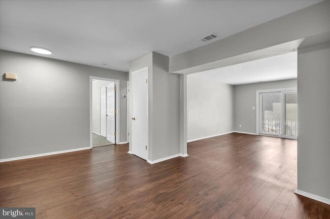 Building Photo - 915 Silver Ct