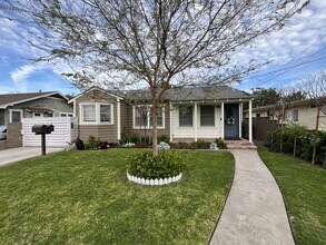 Building Photo - 2 Bedroom 2 Bath Single Family Home in Orange