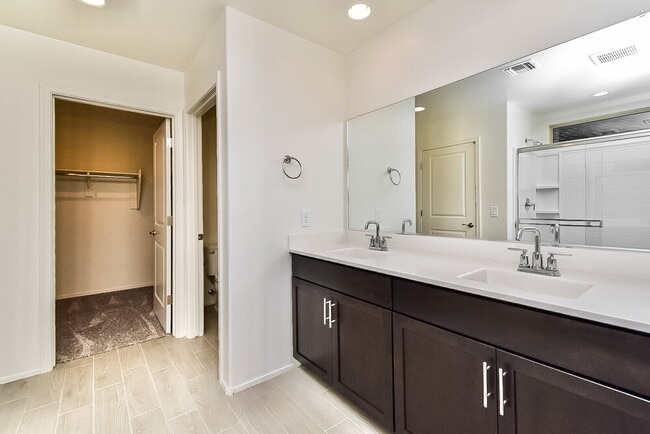 Building Photo - 7000 W Inkwood Ln