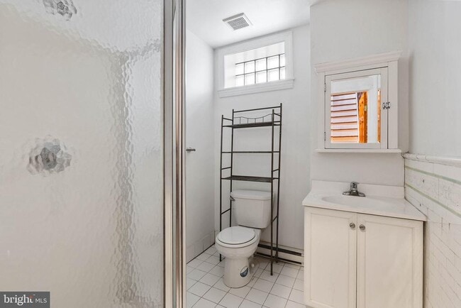 Building Photo - 732 Tasker St