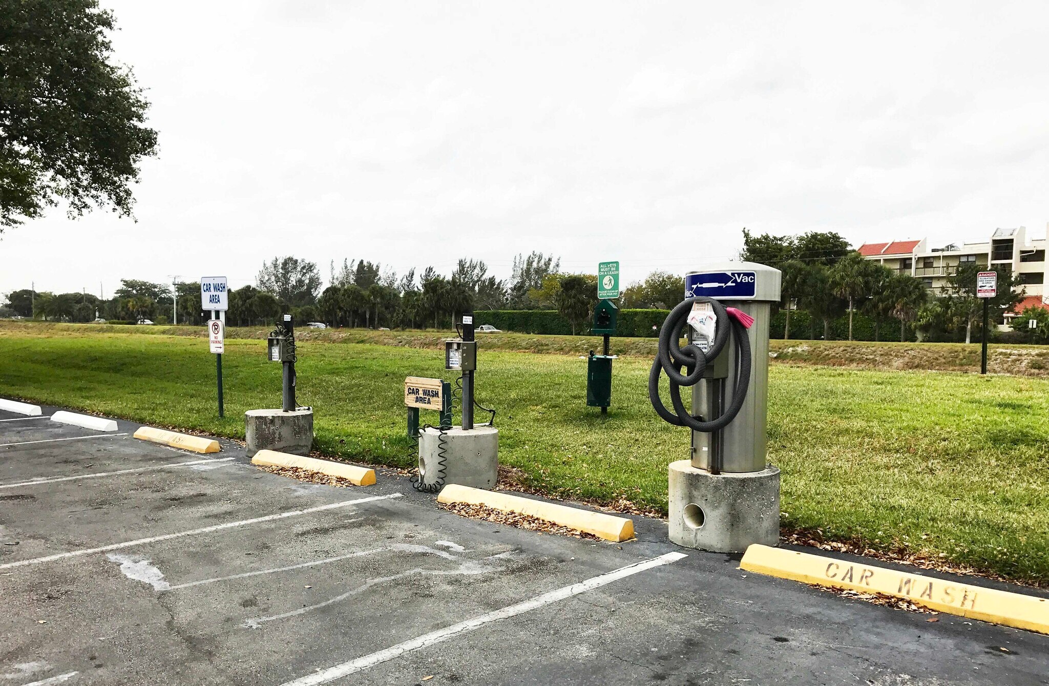 Building Photo - 2810 N Oakland Forest Dr