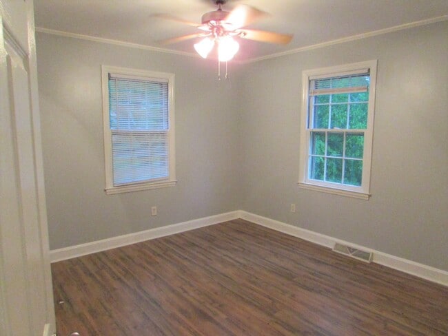 Building Photo - 209 Sowers Ferry Rd