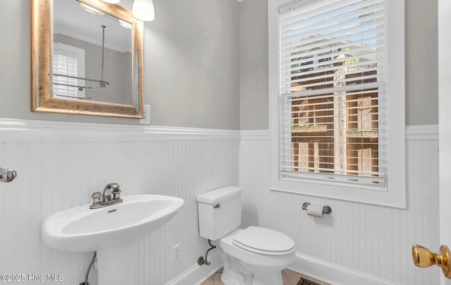 Building Photo - 3 Bed 3 Bath Historic Home