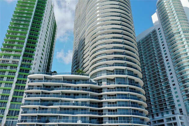 Building Photo - 488 NE 18th St