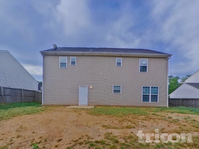 Building Photo - 2092 Roscommon Dr