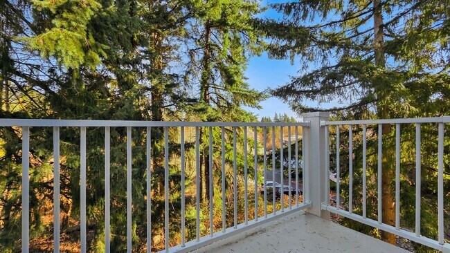 Building Photo - Top-Floor Corner End-Unit with Great Light