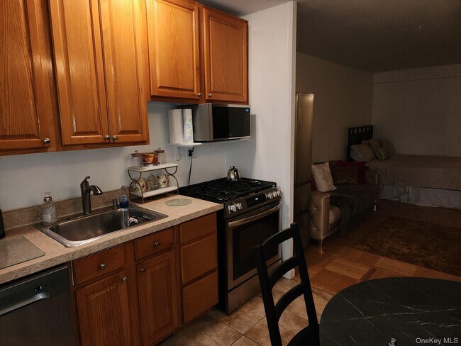 Building Photo - 61-35 98th St