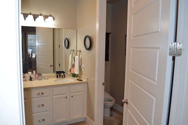 Building Photo - Luxurious 4-Bedroom Home with Mother-in-Law Suite