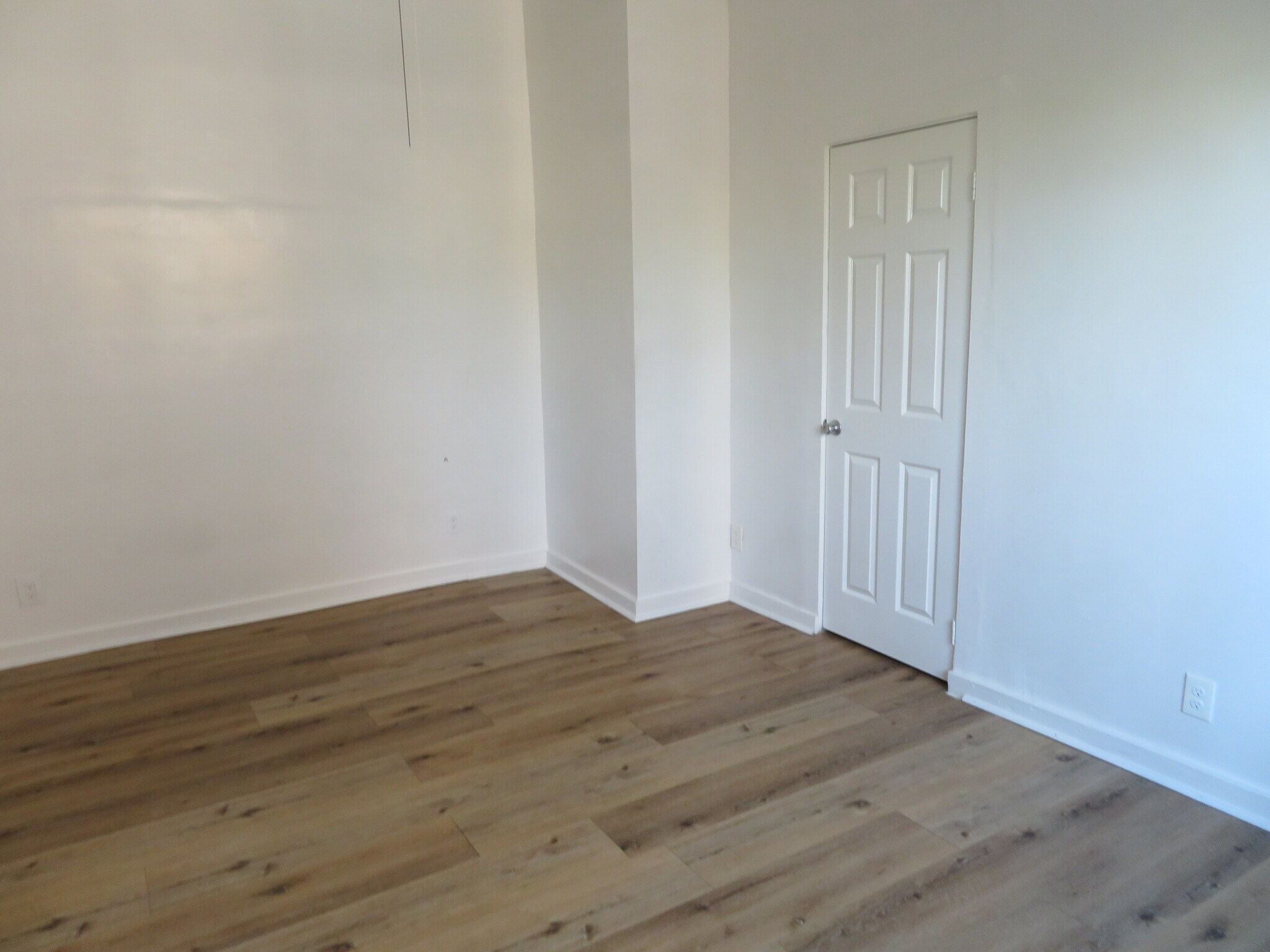 Building Photo - 154 E Colden Ave