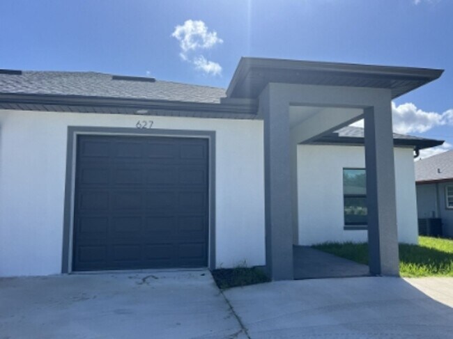 Primary Photo - 627-627 SE 13th Pl