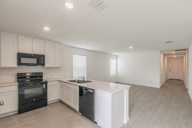 Building Photo - 3 bedroom 2 bath-brand new construction in...