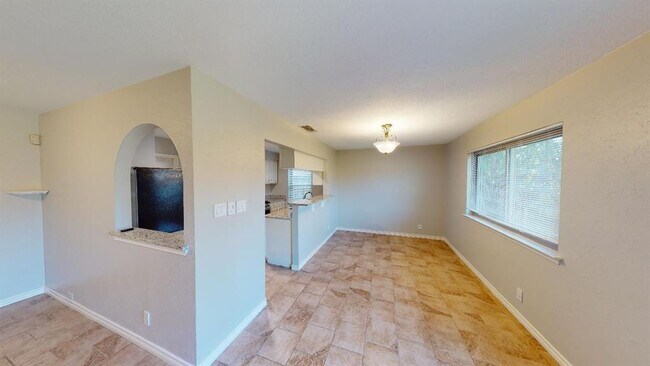 Building Photo - 10214 Missel Thrush Dr