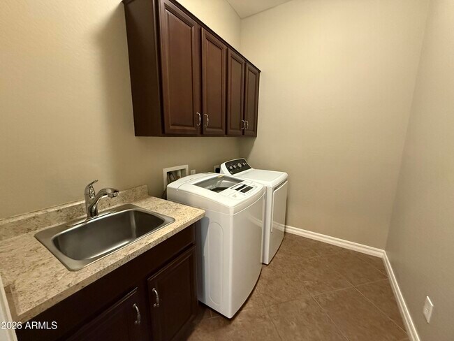 Building Photo - 4045 S Camellia Dr
