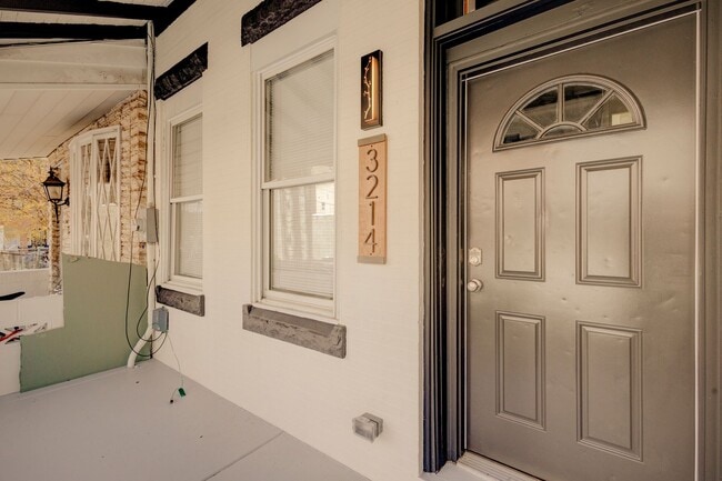 Building Photo - Newly Renovated 6 Bedrooms / 4 Bathrooms a...