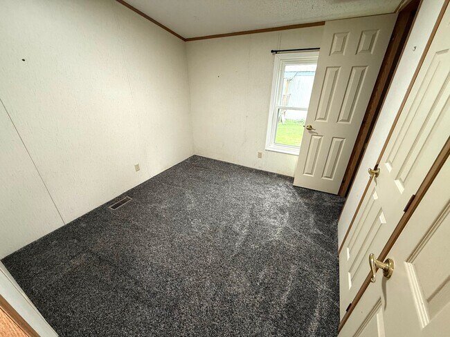Building Photo - 93 Shady Ln
