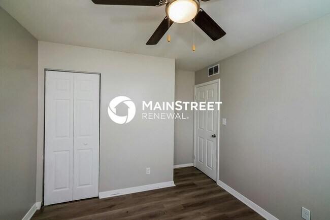 Building Photo - 3 Bedroom Pet-Friendly Home in LOUISVILLE,...