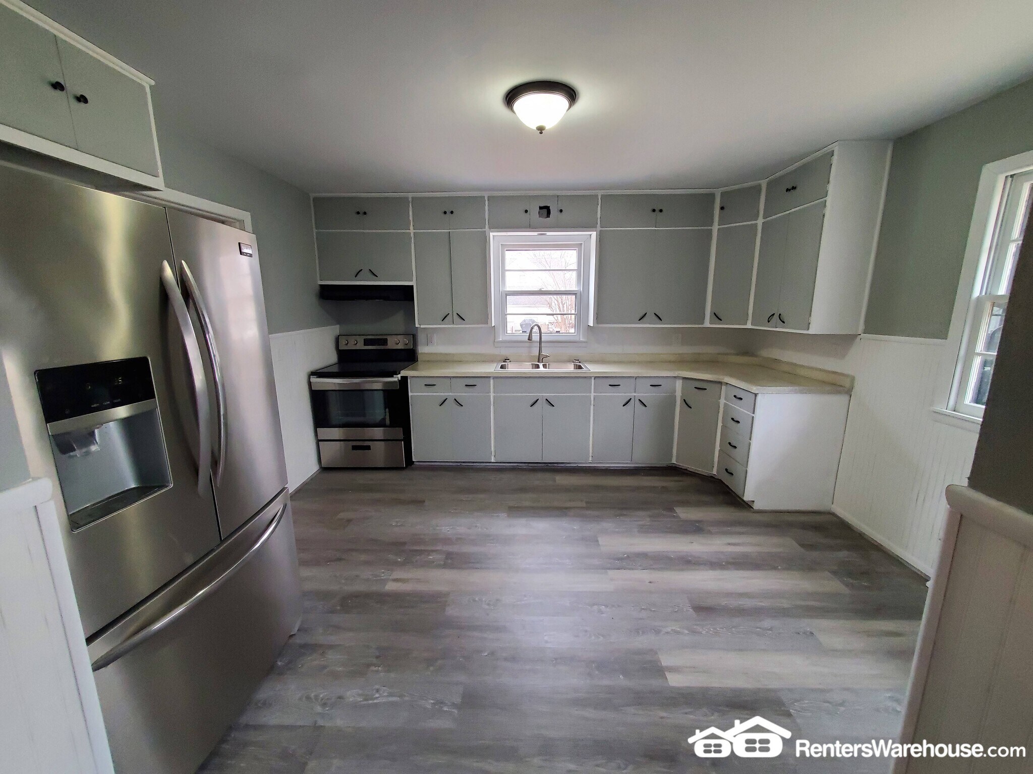 Building Photo - 111 Douglas Ave W