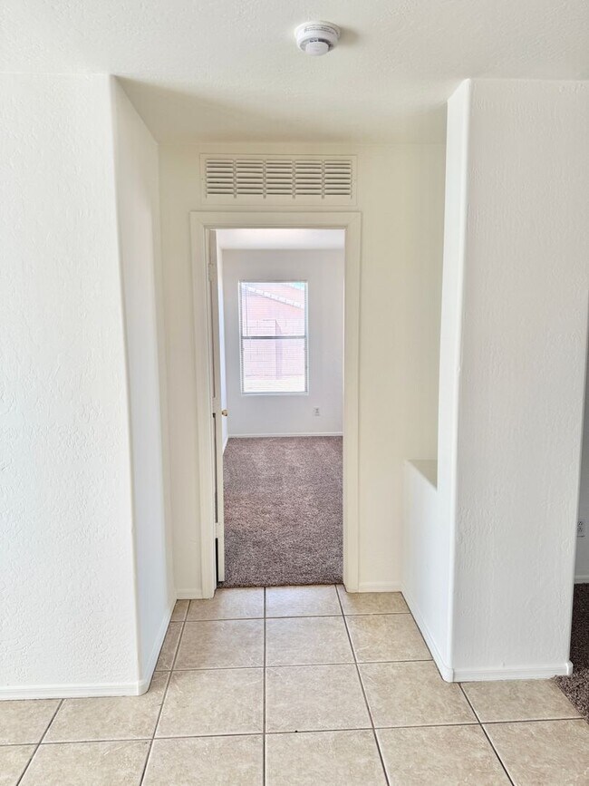 Building Photo - 2106 W Alta Vista Rd