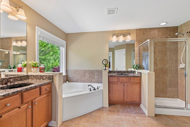 Building Photo - 3450 Dalwood Dr