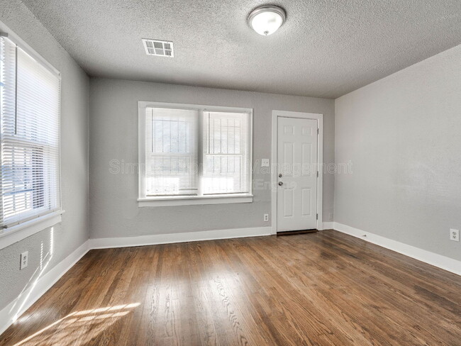 Building Photo - 1515 NE 13th St