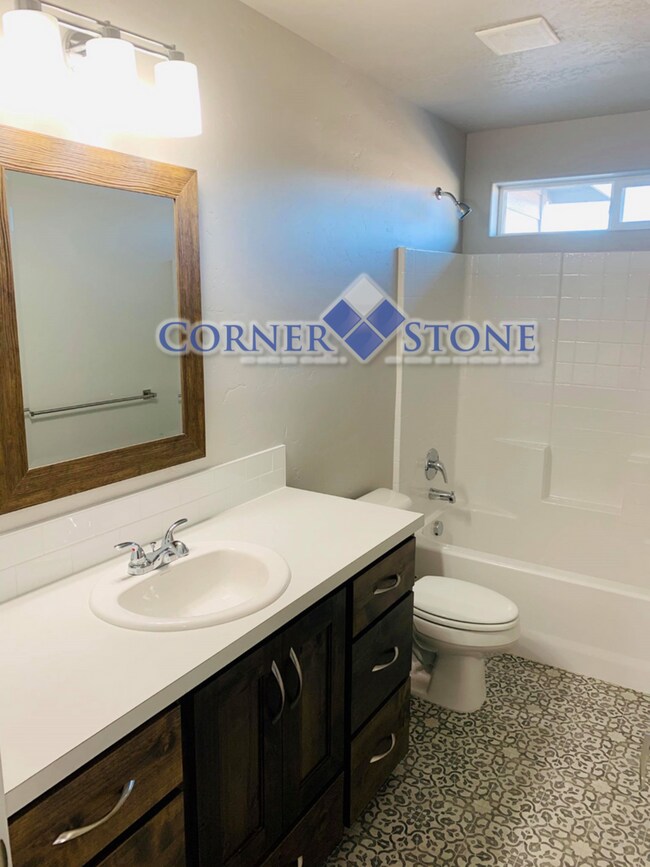 Building Photo - Pet Friendly Home in Boise!!