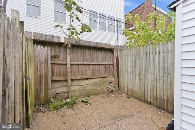 Building Photo - 2530 Collins St