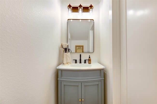 Building Photo - 11 E Obryant St