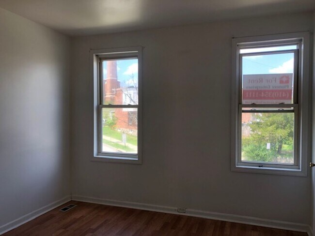 Building Photo - 3 Bedroom 1 bathroom in Baltimore City
