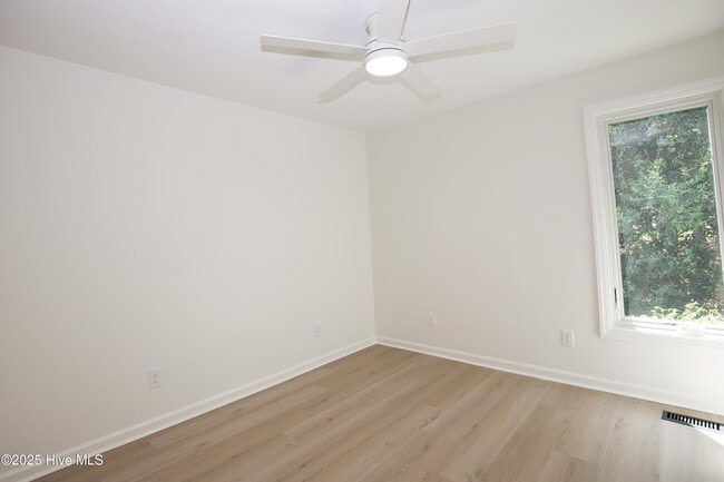 Building Photo - 102 Firetree Ln
