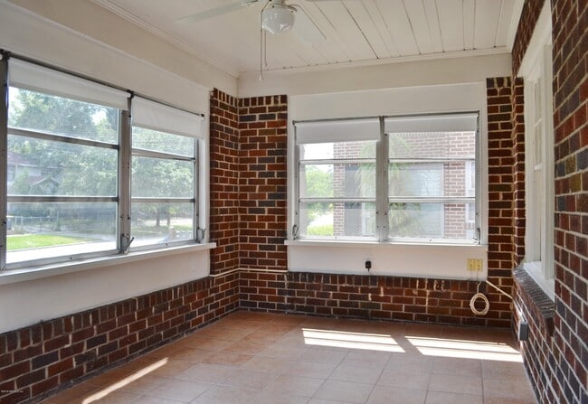 Building Photo - 2559 Dellwood Ave