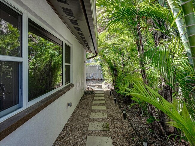 Building Photo - 7125 Shore Dr S