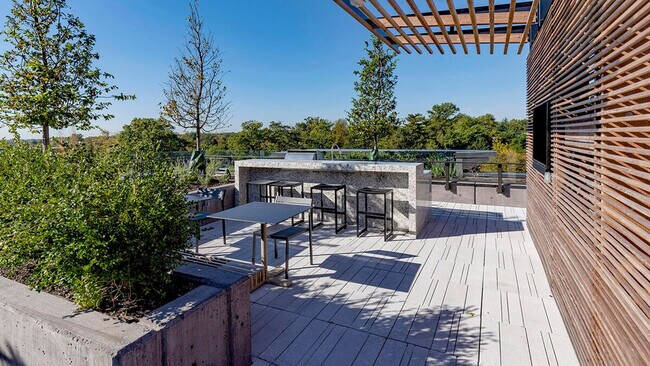 Building Photo - 4903 Edgemoor Ln