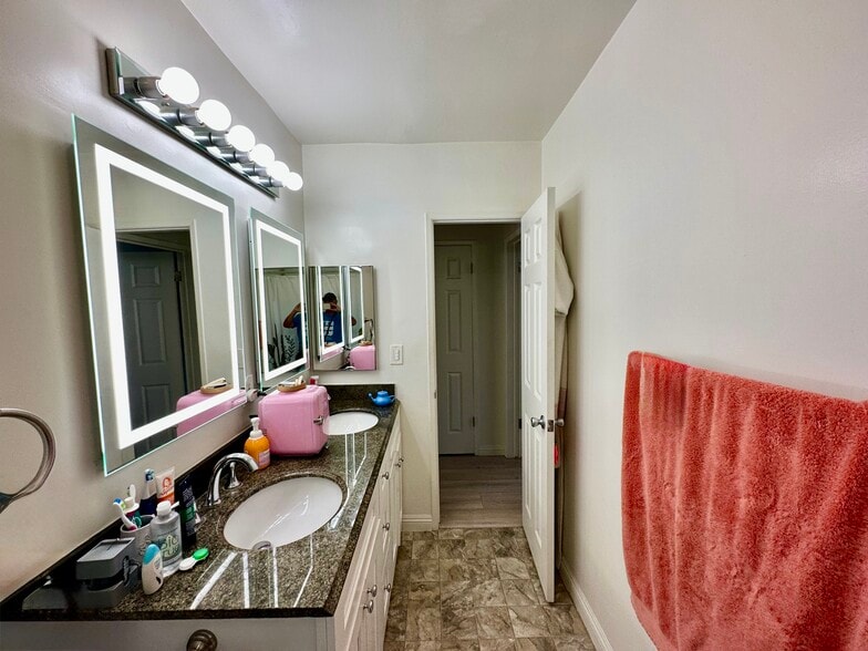 Building Photo - 1534 Stanford Ave