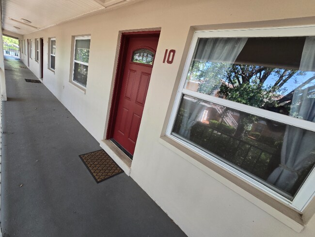 Building Photo - 8302 Bardmoor Blvd